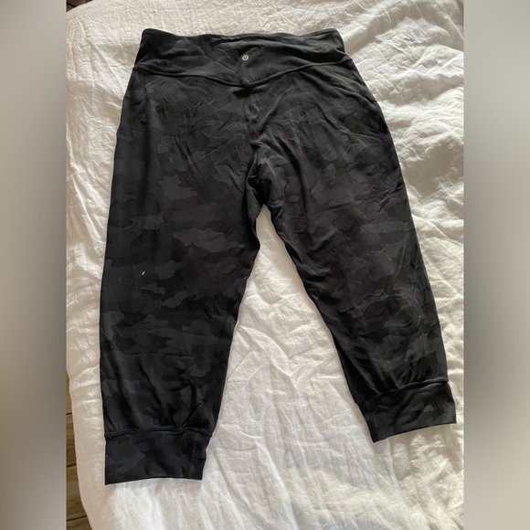 Lululemon Align Jogger Crop - Picture 2 of 8